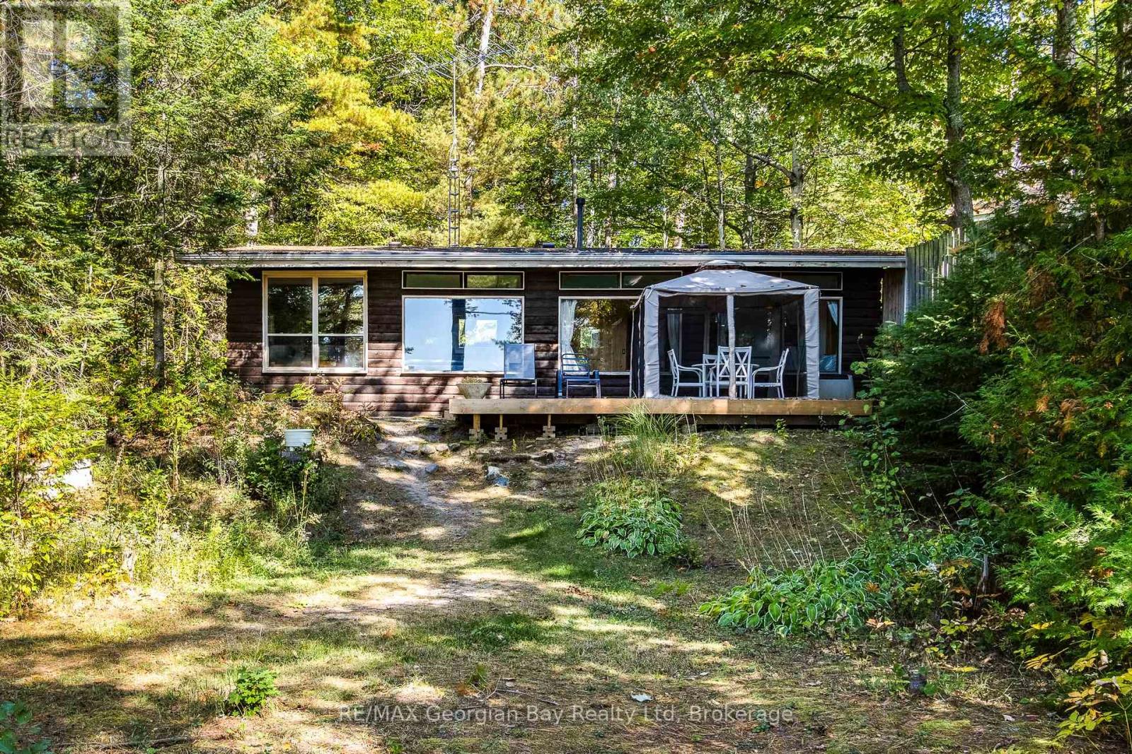 100 Nottawaga Drive, Tiny, Ontario  L0L 2J0 - Photo 1 - S12440567