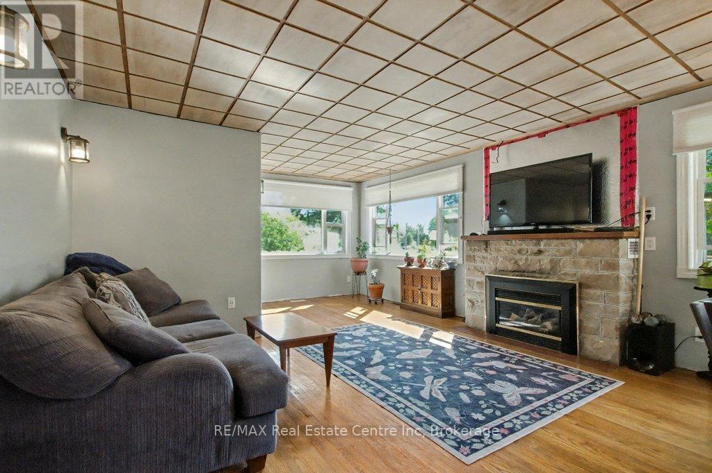 11 Riverview Drive, Guelph, Ontario  N1E 3R6 - Photo 10 - X12441367