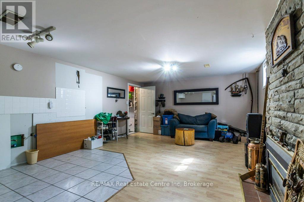 11 Riverview Drive, Guelph, Ontario  N1E 3R6 - Photo 16 - X12441367