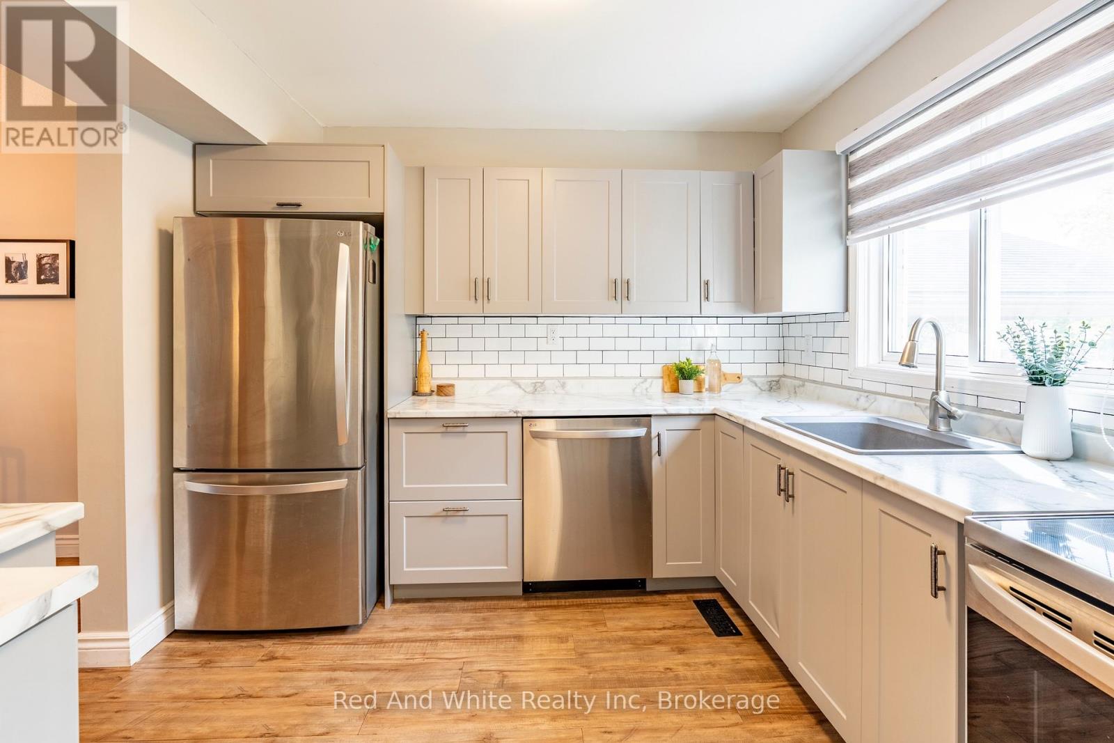 3 - 255 Northlake Drive, Waterloo, Ontario  N2V 1Z2 - Photo 1 - X12442100