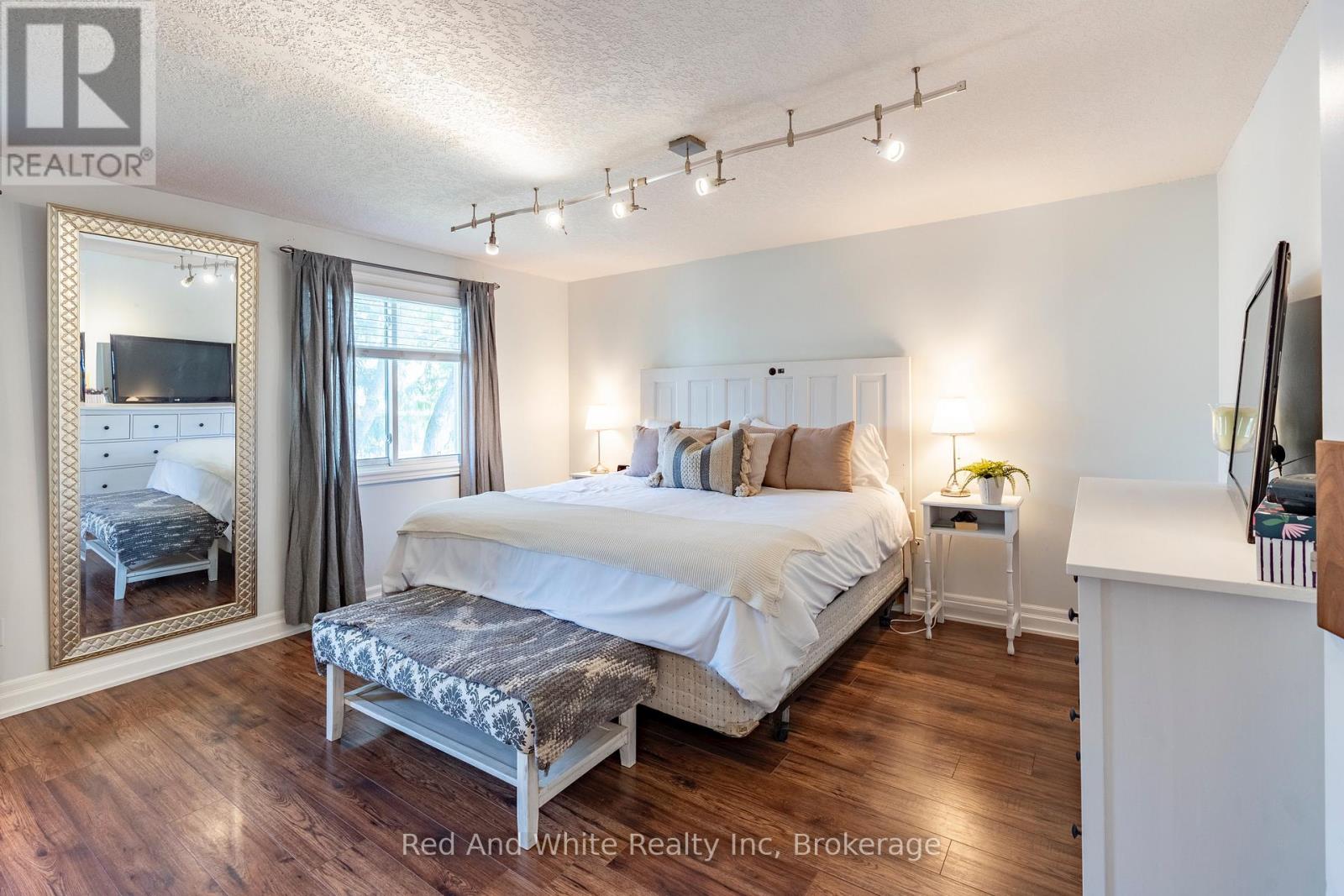 3 - 255 Northlake Drive, Waterloo, Ontario  N2V 1Z2 - Photo 15 - X12442100