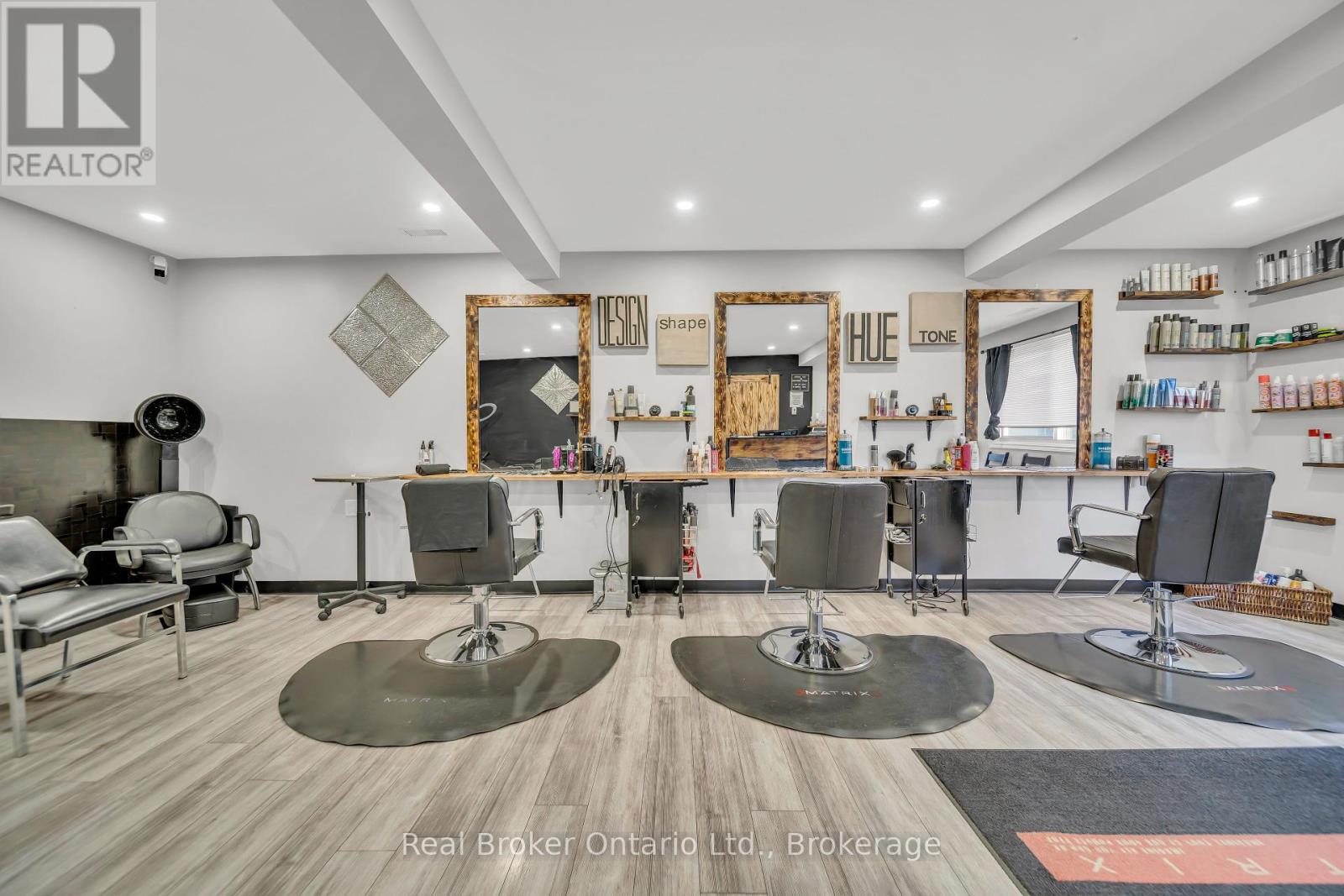 1302 Swan Street, North Dumfries, Ontario  N0B 1E0 - Photo 5 - X12442200