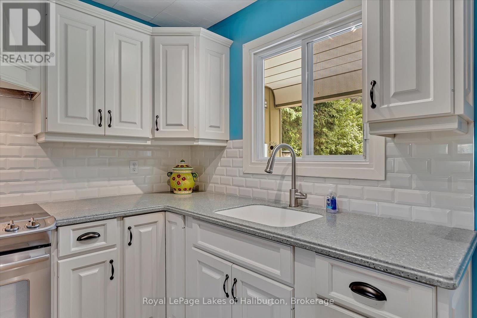 1093 Lamar Drive, Algonquin Highlands, Ontario  K0M 1S0 - Photo 9 - X12442252
