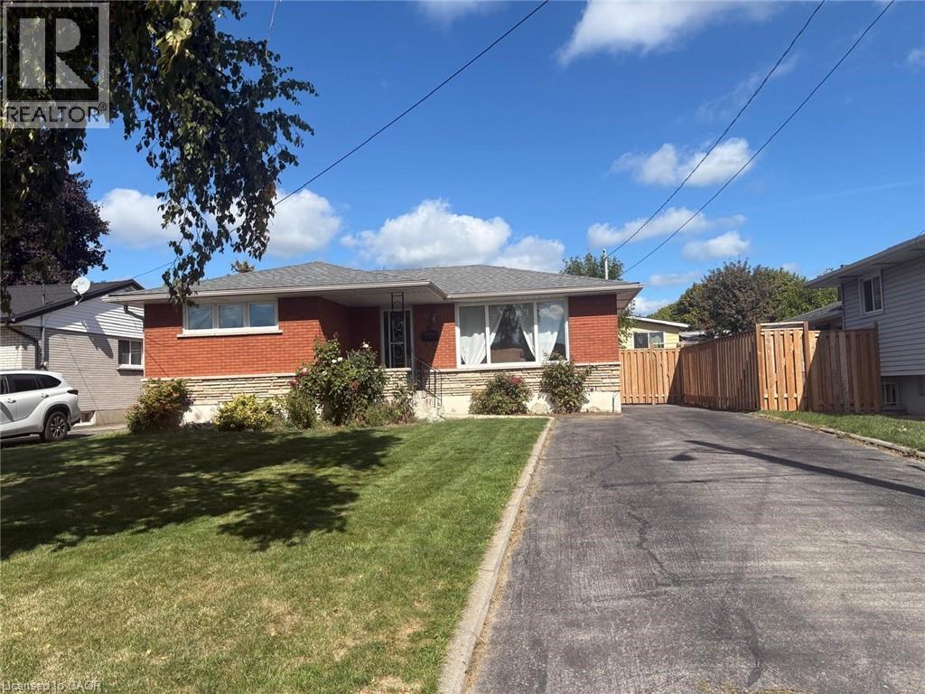 4 HART Place Unit# LOWER, Hamilton, Ontario
