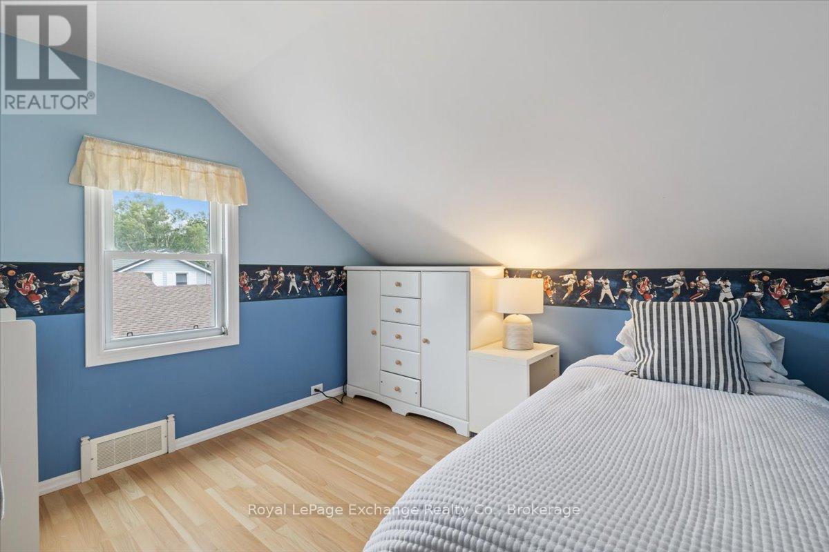 40 Grosvenor Street S, Saugeen Shores, Ontario  N0H 2L0 - Photo 29 - X12442735