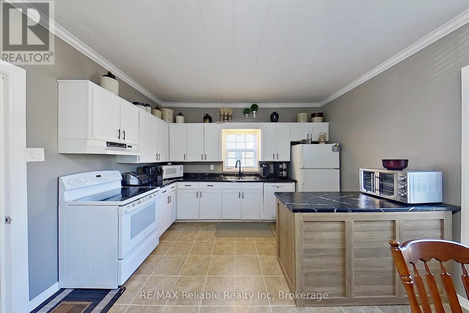 91 King Street, Bluewater, Ontario  N0M 1X0 - Photo 26 - X12445371