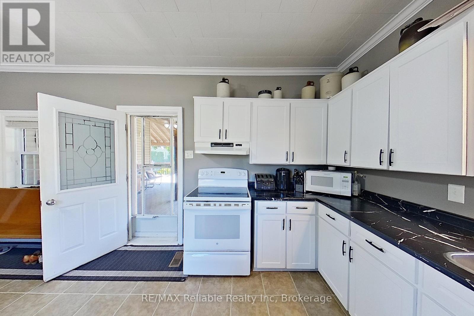 91 King Street, Bluewater, Ontario  N0M 1X0 - Photo 28 - X12445371