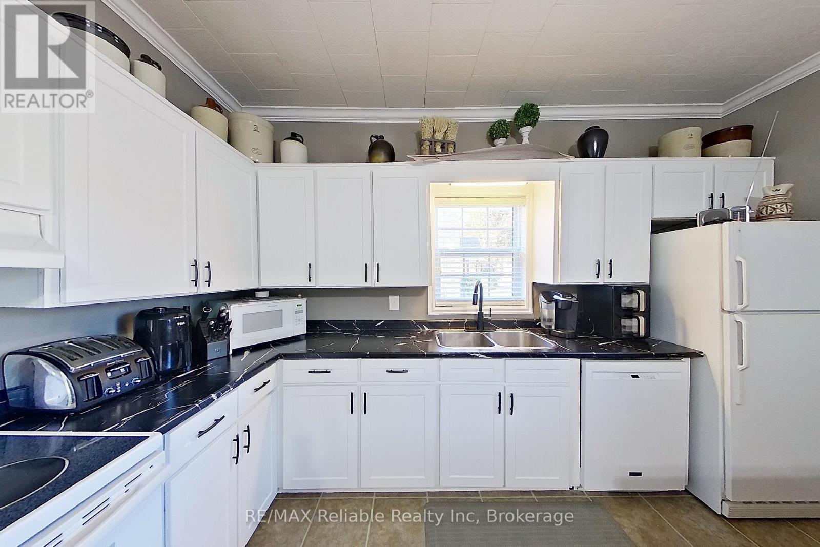 91 King Street, Bluewater, Ontario  N0M 1X0 - Photo 29 - X12445371