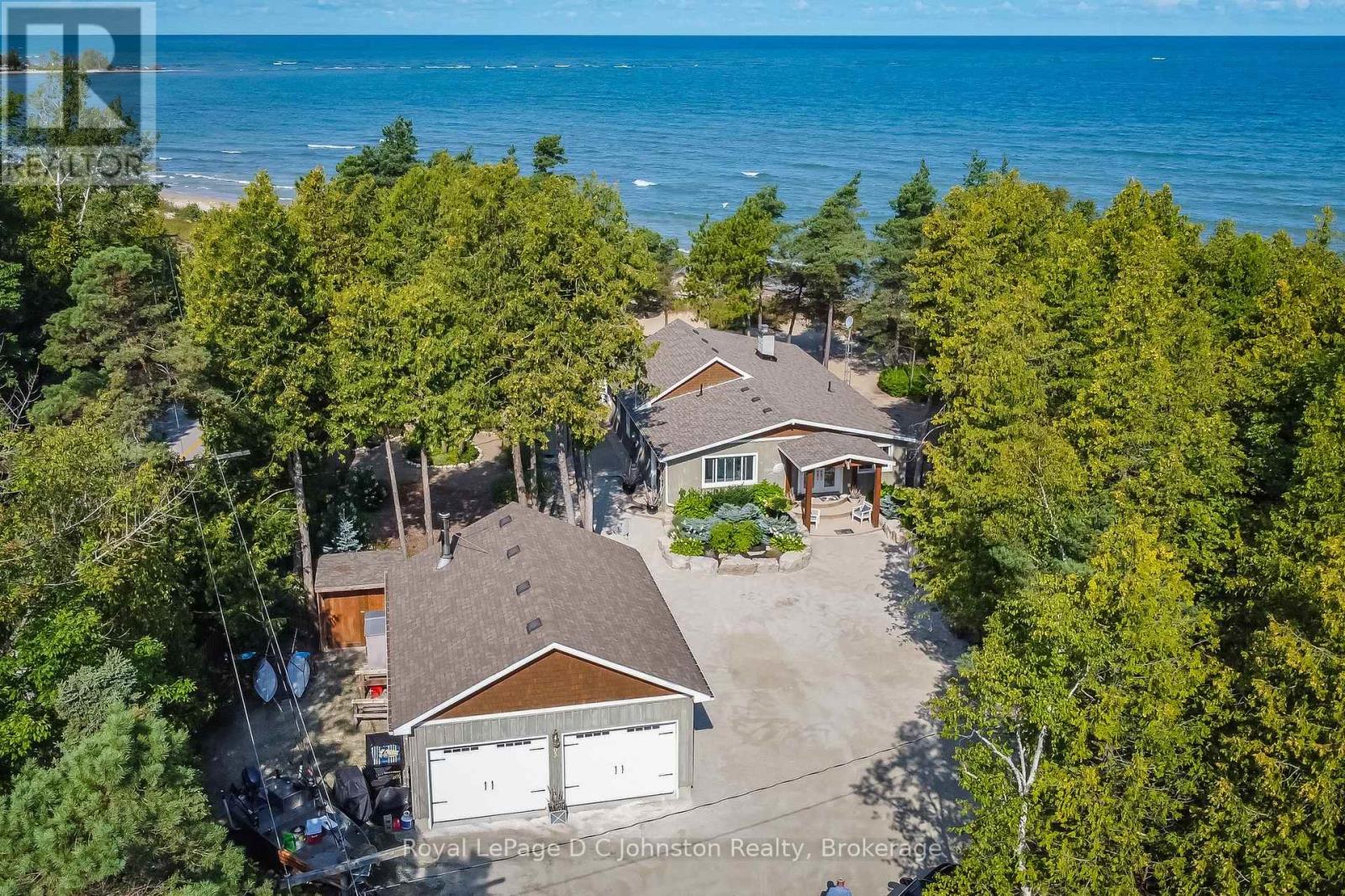 103 Saugeen Beach Road, Saugeen Shores, Ontario  N0H 2C5 - Photo 1 - X12445410