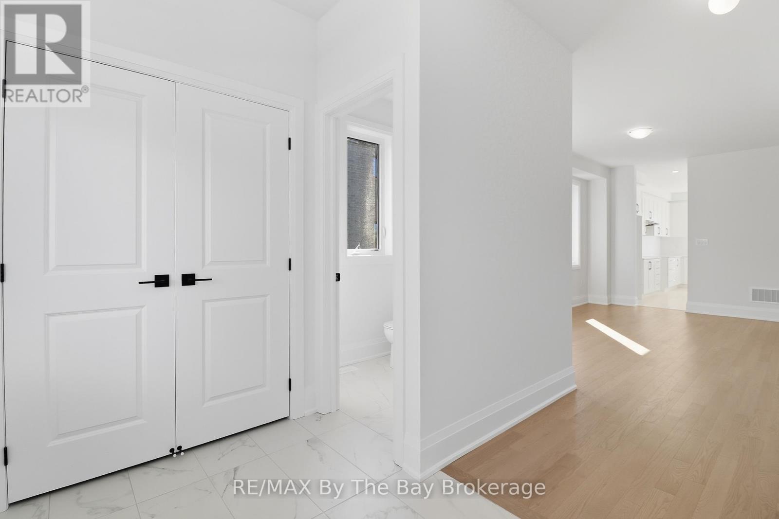 66 Amber Drive, Wasaga Beach, Ontario  L9Z 0R9 - Photo 7 - S12445614