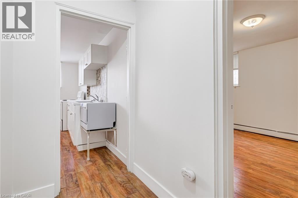 807 Robinson Street Unit# B, Burlington, Ontario  L7R 2L4 - Photo 4 - 40776657
