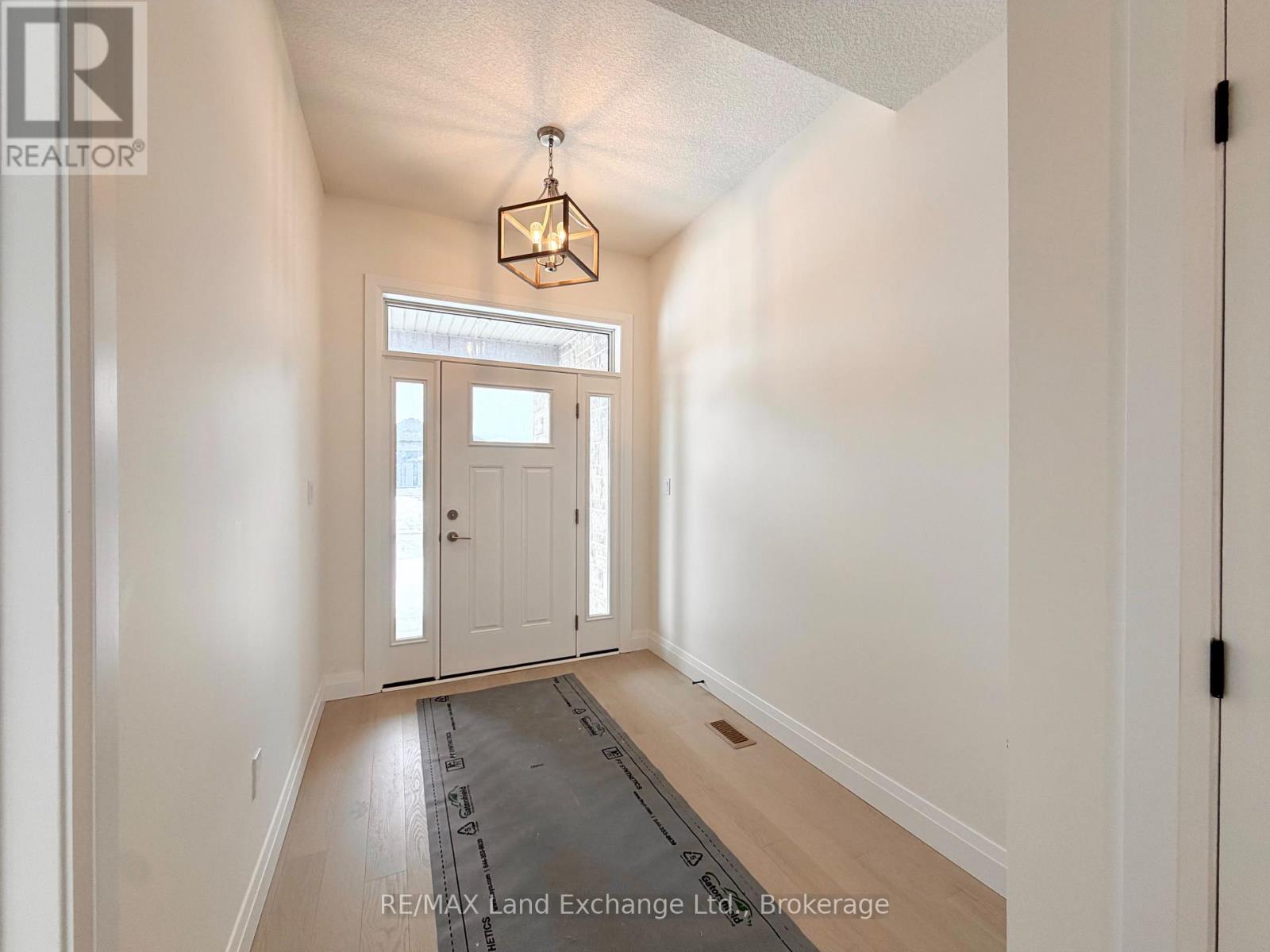 379 Ridge Street, Saugeen Shores, Ontario  N0H 2C3 - Photo 6 - X12447807