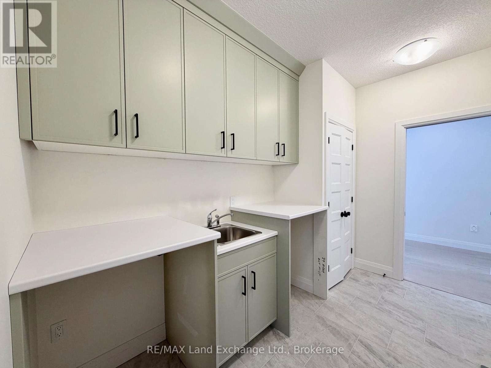 379 Ridge Street, Saugeen Shores, Ontario  N0H 2C3 - Photo 7 - X12447807