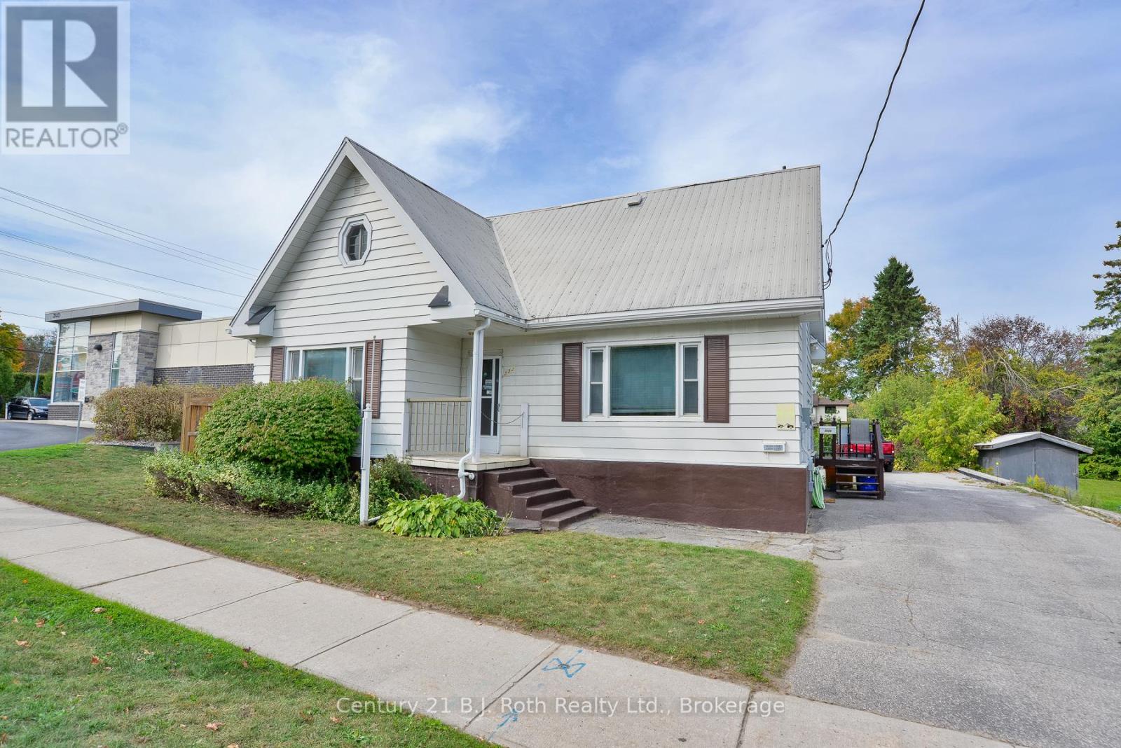 332 Mississaga Street W, Orillia, Ontario  L3V 3C1 - Photo 1 - S12448568