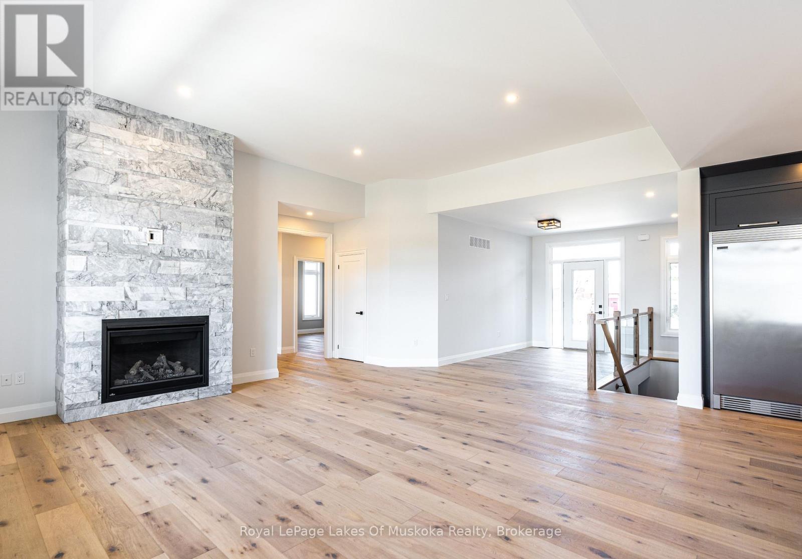 21 Henry Ball Court, Oro-Medonte, Ontario  L0K 2G1 - Photo 13 - S12449337