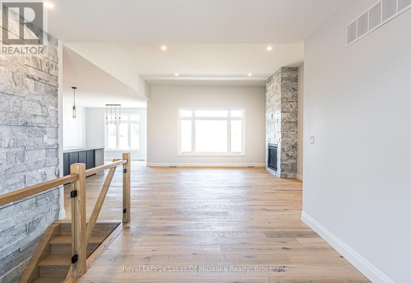 21 Henry Ball Court, Oro-Medonte, Ontario  L0K 2G1 - Photo 14 - S12449337
