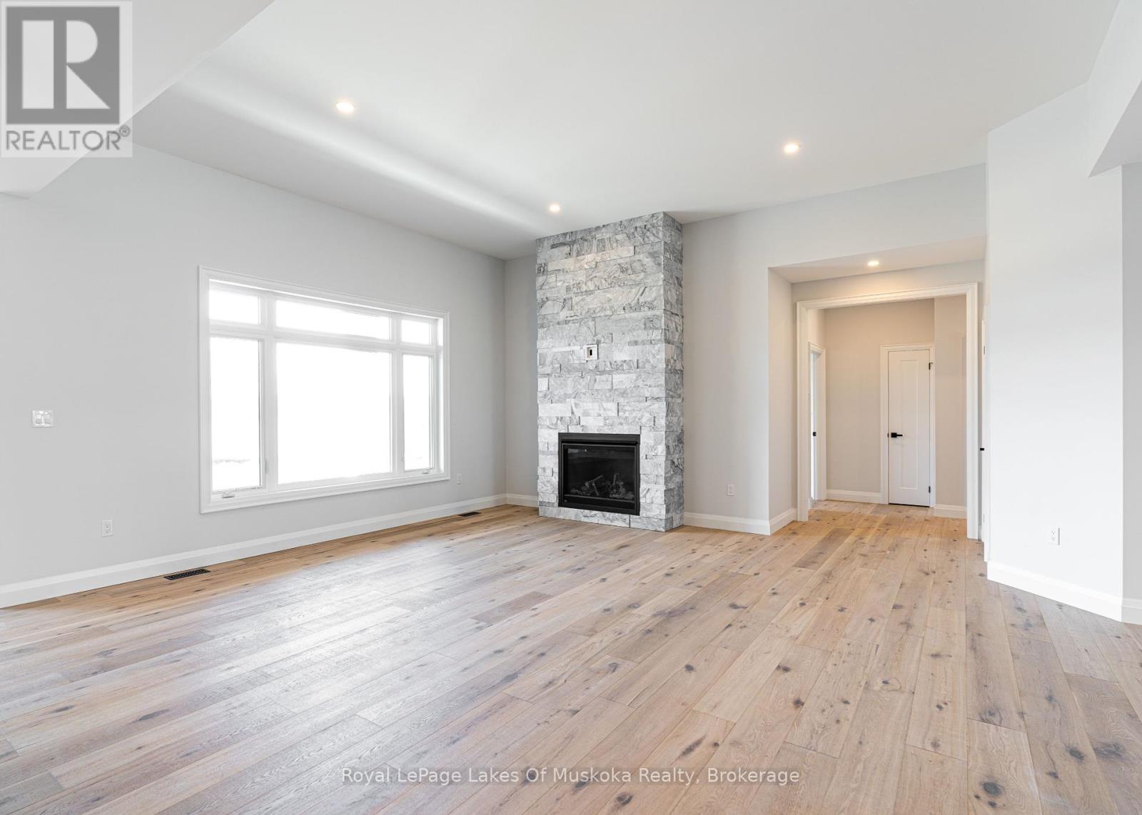 21 Henry Ball Court, Oro-Medonte, Ontario  L0K 2G1 - Photo 15 - S12449337