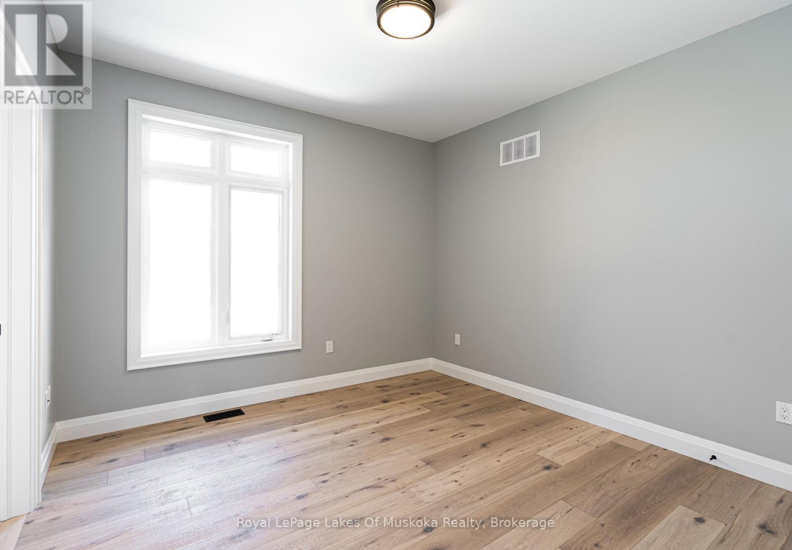 21 Henry Ball Court, Oro-Medonte, Ontario  L0K 2G1 - Photo 18 - S12449337