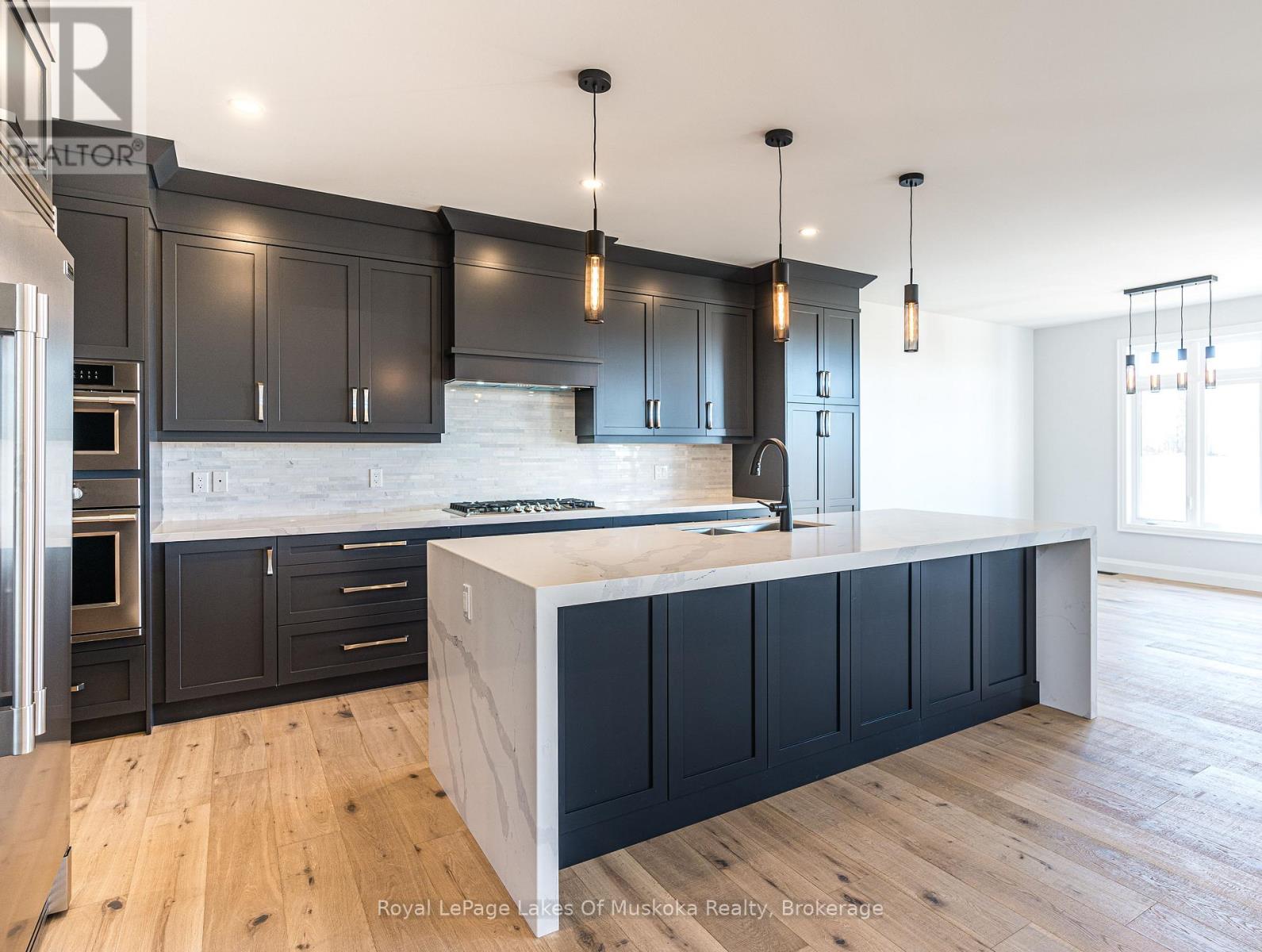 21 Henry Ball Court, Oro-Medonte, Ontario  L0K 2G1 - Photo 6 - S12449337