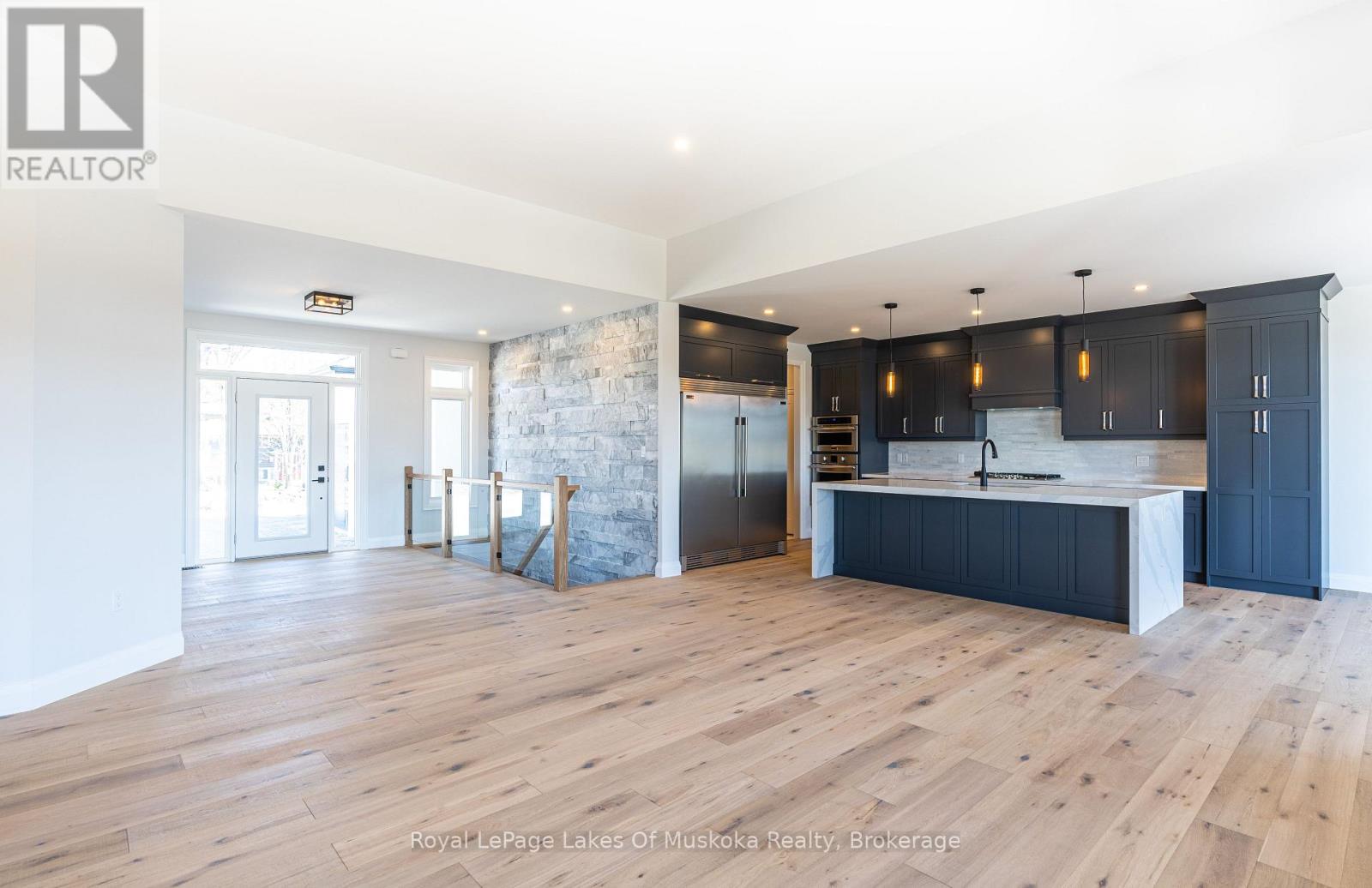 21 Henry Ball Court, Oro-Medonte, Ontario  L0K 2G1 - Photo 7 - S12449337
