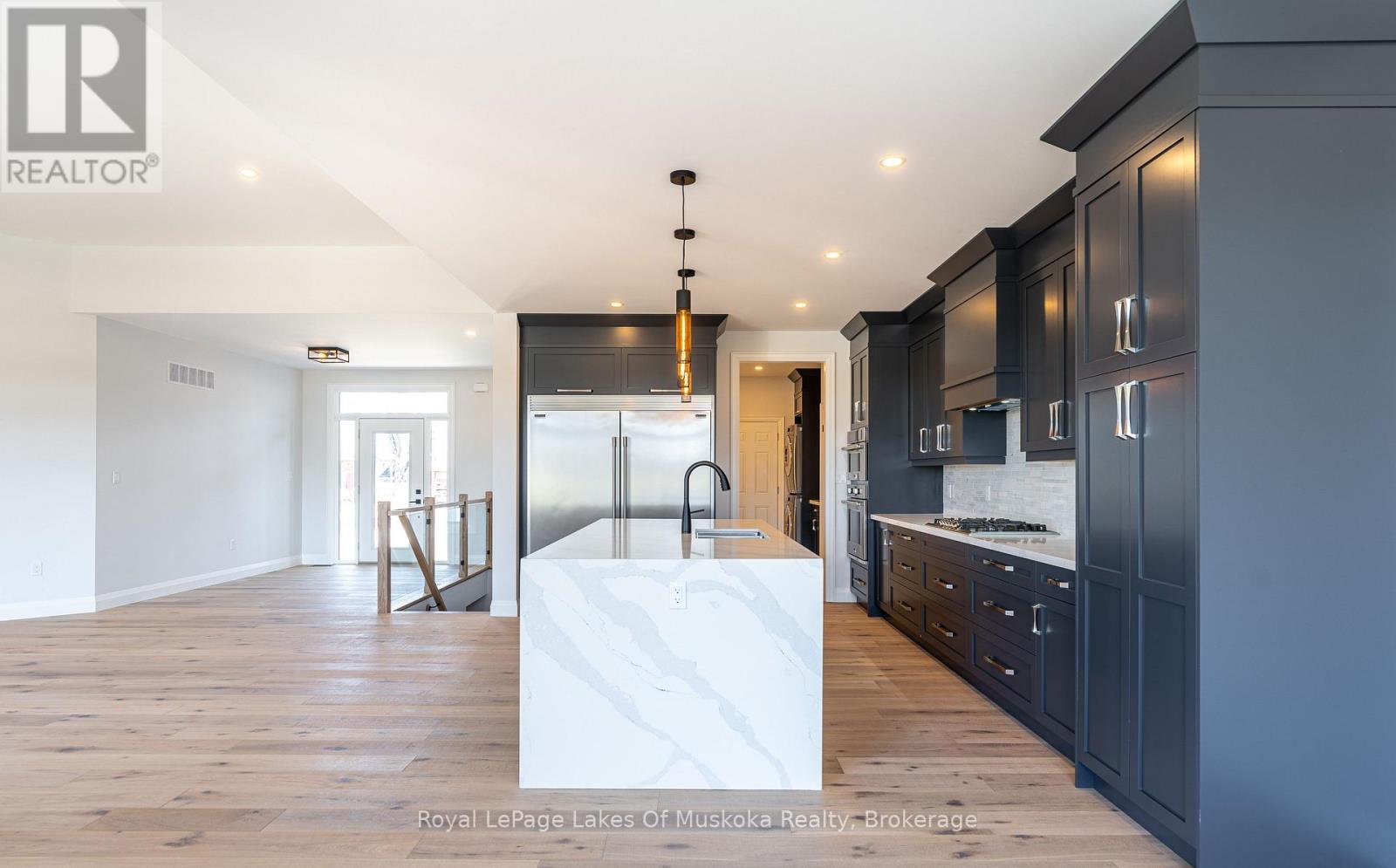 21 Henry Ball Court, Oro-Medonte, Ontario  L0K 2G1 - Photo 8 - S12449337