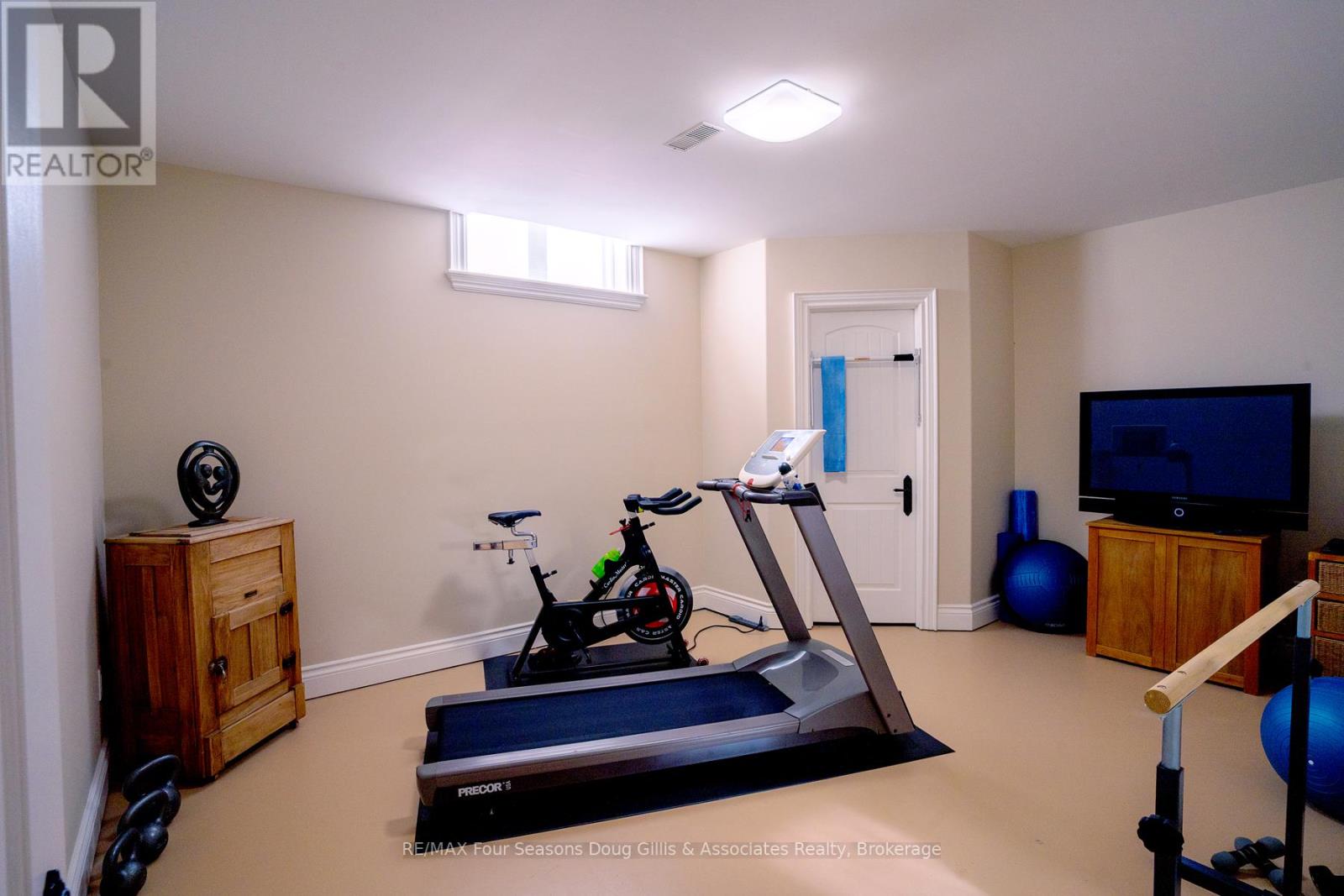 150 Rankins Crescent, Blue Mountains, Ontario  N0H 2P0 - Photo 32 - X12449359