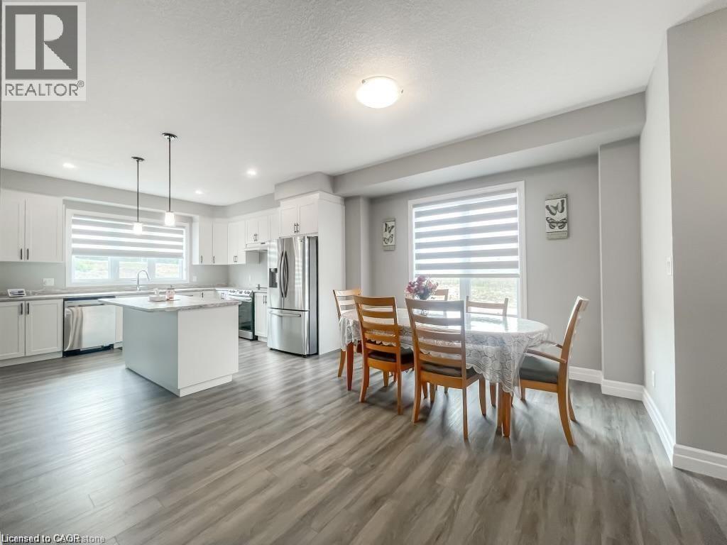 151 Otterbein Road, Kitchener, Ontario  N2B 0A8 - Photo 4 - 40777261
