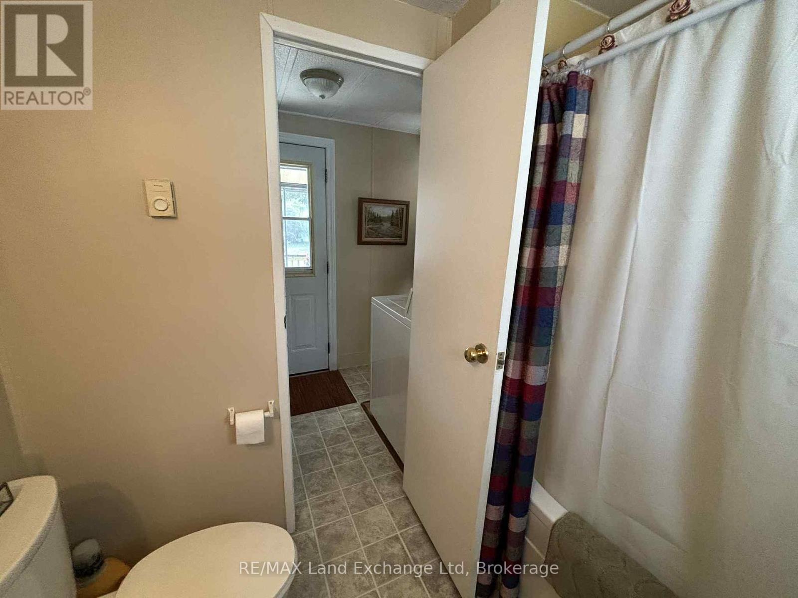 35 Briarwood Crescent, North Huron, Ontario  N0G 2W0 - Photo 12 - X12450512