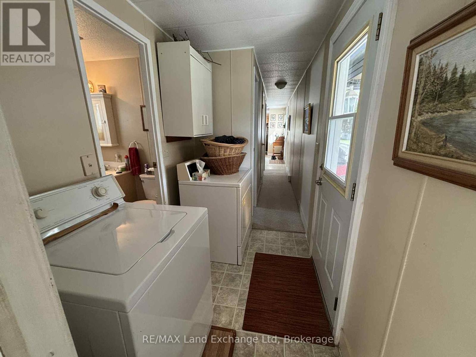 35 Briarwood Crescent, North Huron, Ontario  N0G 2W0 - Photo 13 - X12450512