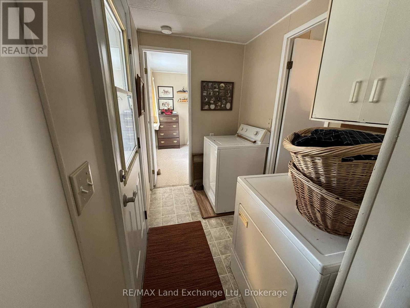 35 Briarwood Crescent, North Huron, Ontario  N0G 2W0 - Photo 14 - X12450512