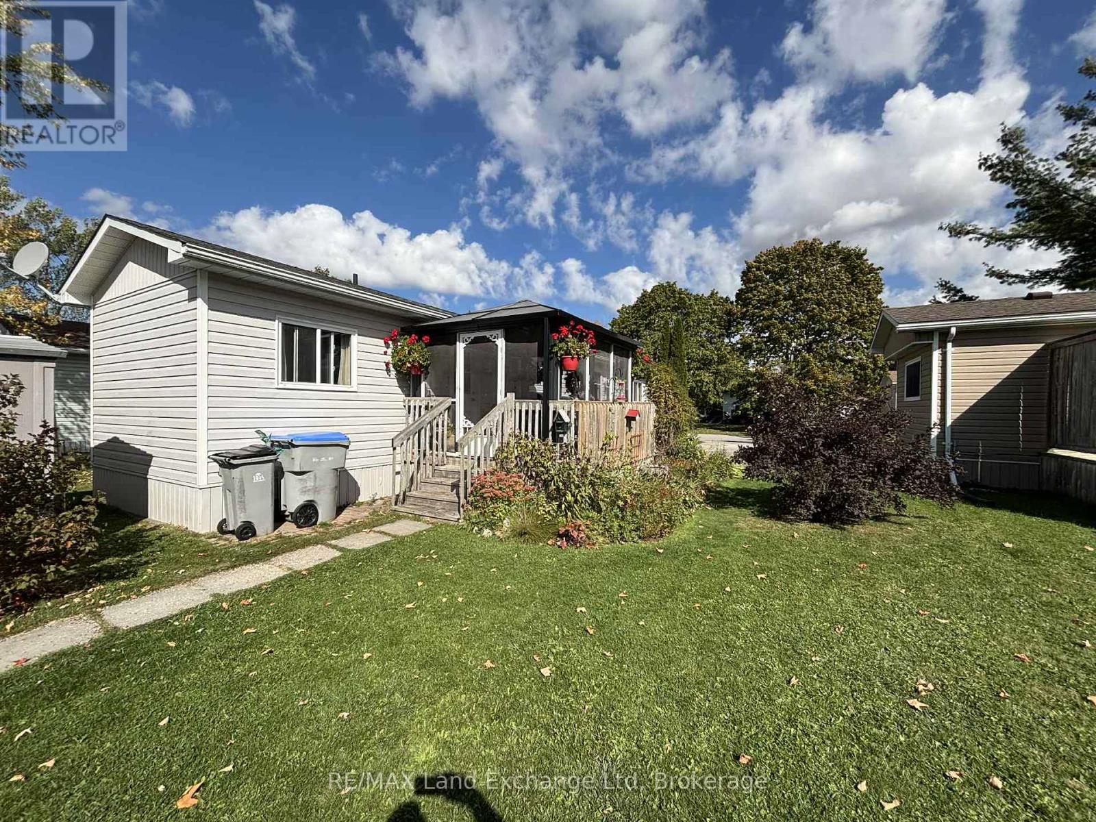 35 Briarwood Crescent, North Huron, Ontario  N0G 2W0 - Photo 16 - X12450512