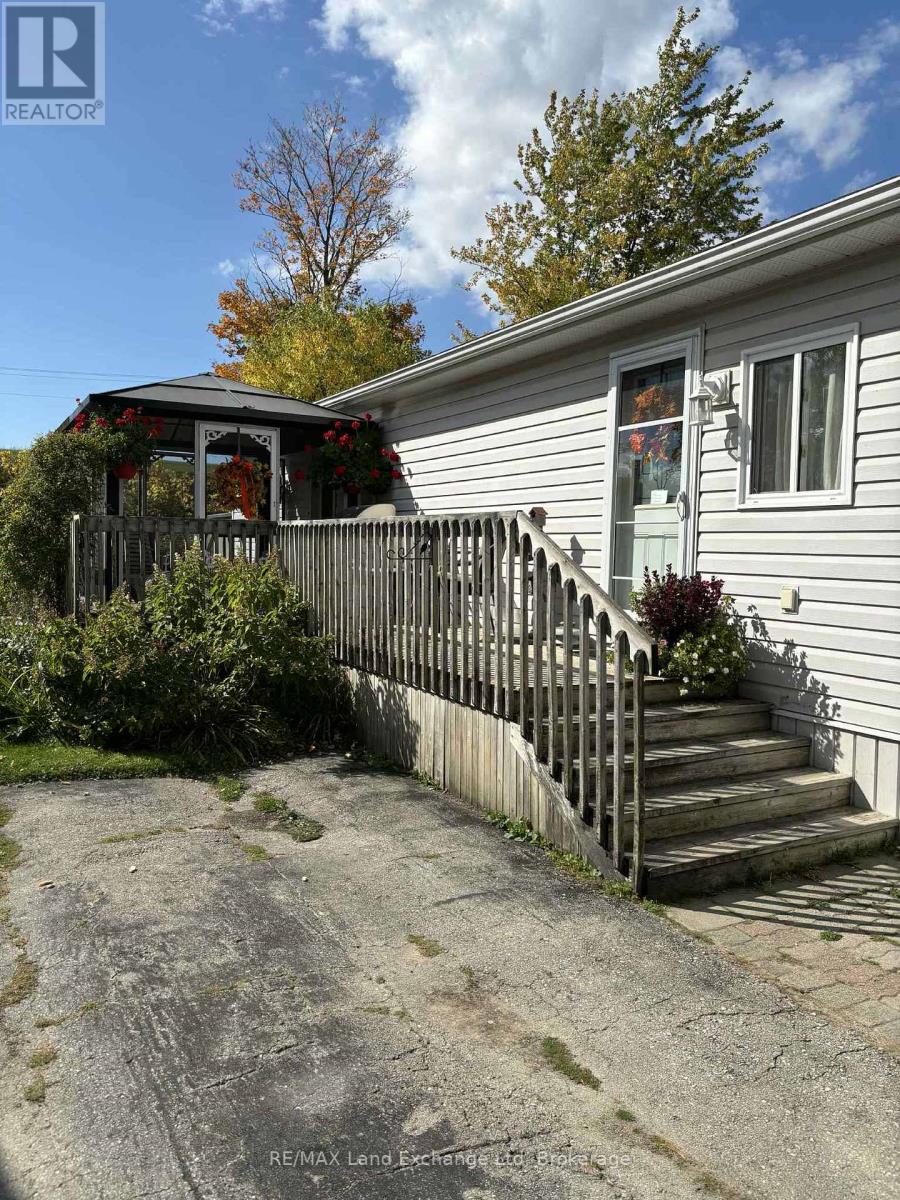 35 Briarwood Crescent, North Huron, Ontario  N0G 2W0 - Photo 3 - X12450512