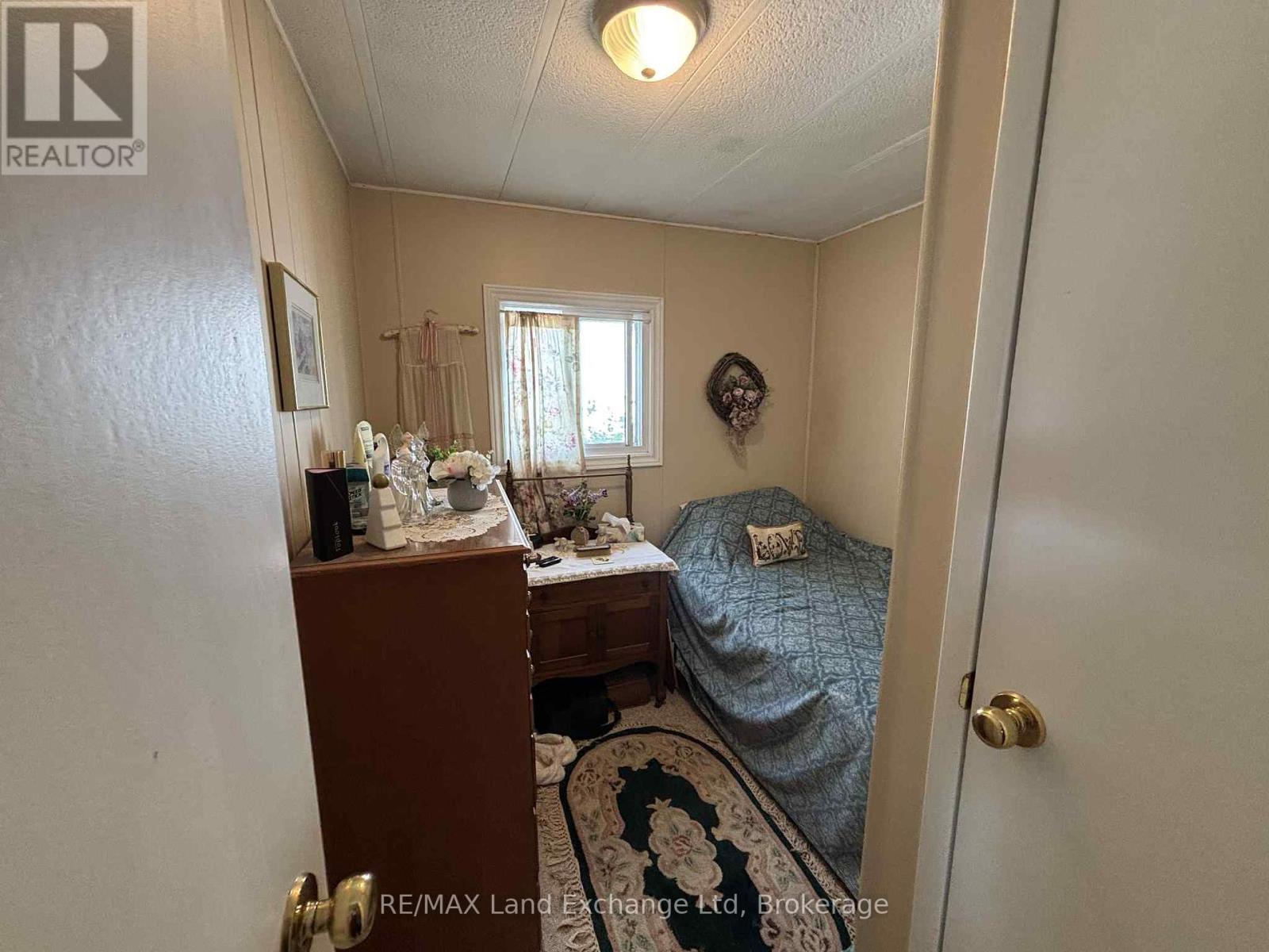 35 Briarwood Crescent, North Huron, Ontario  N0G 2W0 - Photo 9 - X12450512