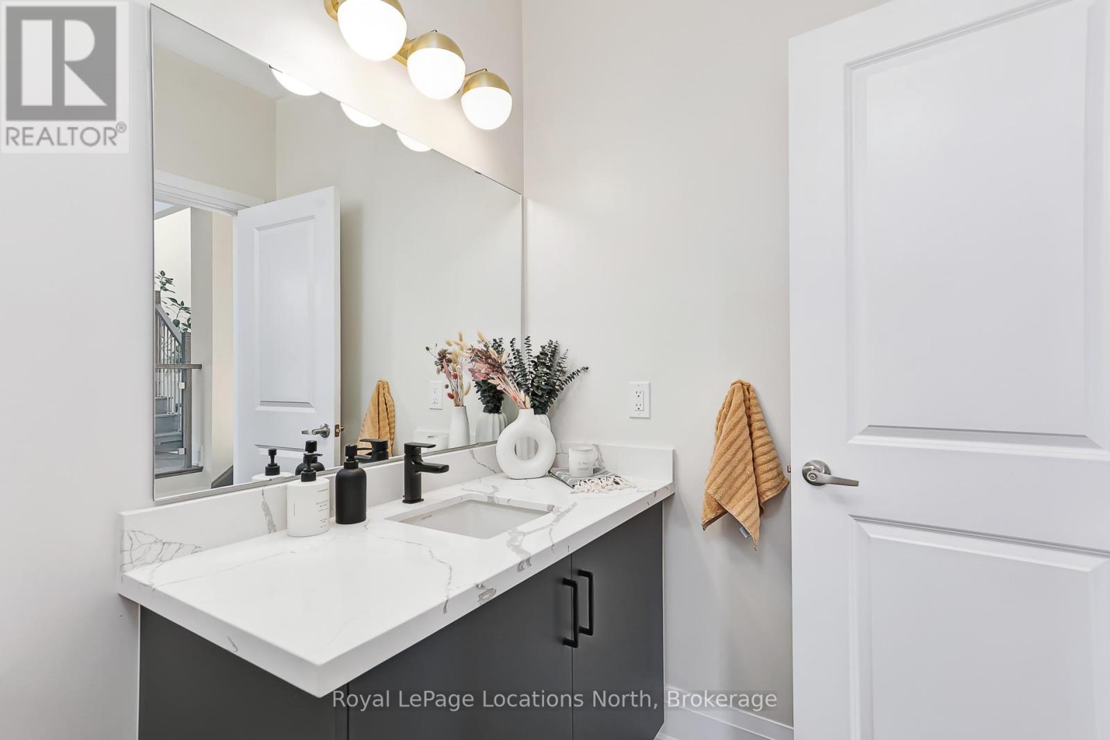 143 Springside Crescent, Blue Mountains, Ontario  L9Y 5J6 - Photo 8 - X12451159
