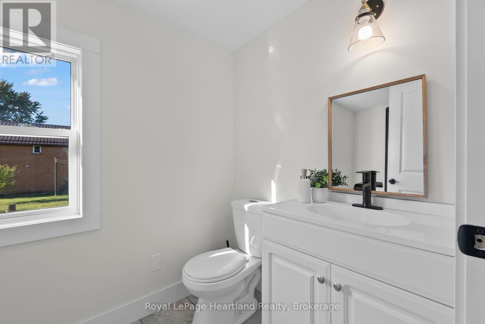 15 Queen Street E, Minto, Ontario  N0G 1M0 - Photo 21 - X12451243