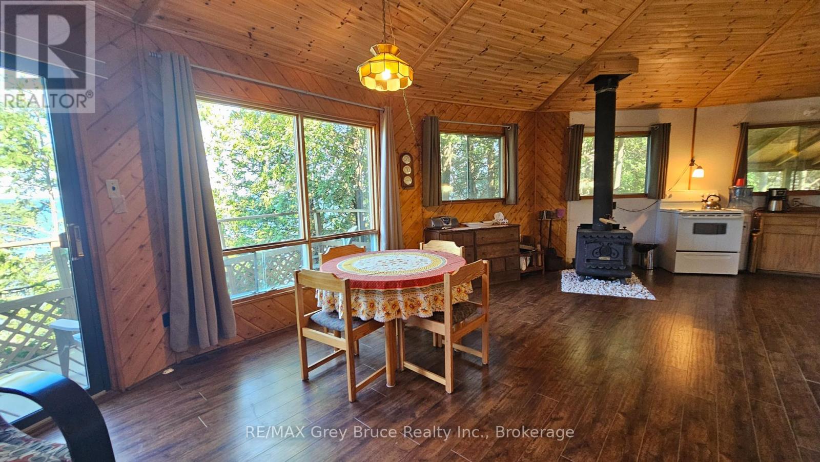8 Carter Road, Northern Bruce Peninsula, Ontario  N0H 1W0 - Photo 6 - X12452562