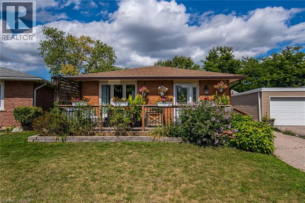 77 ROBERTS Crescent, Kitchener, Ontario