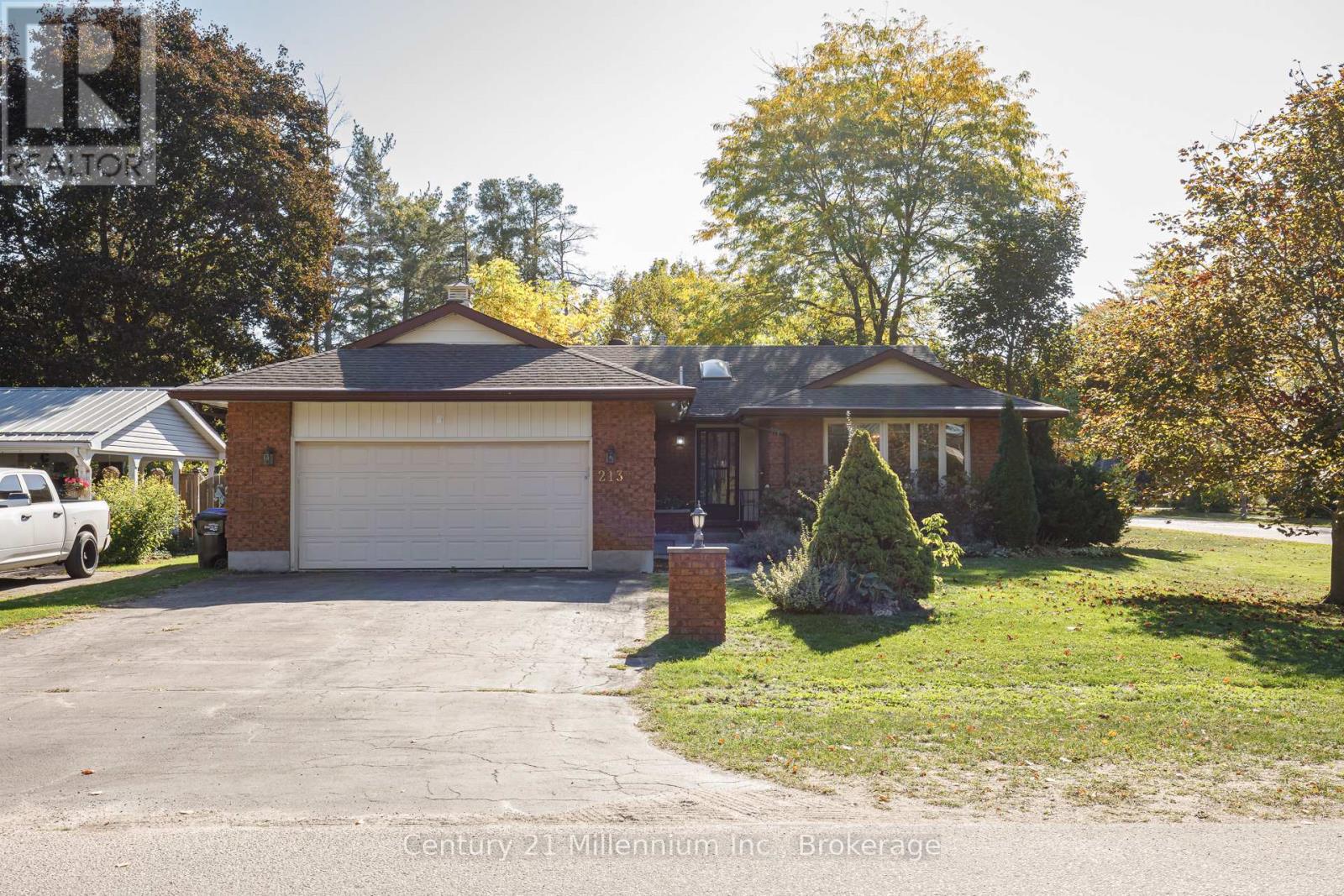 213 Jane Street, Clearview, Ontario  L0M 1S0 - Photo 1 - S12452697