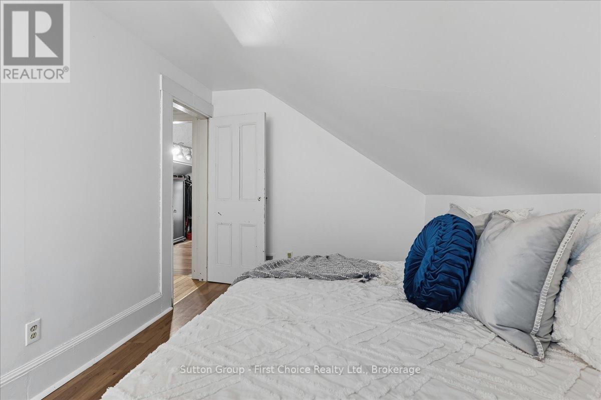 235 Wellington Street, Stratford, Ontario  N5A 2L7 - Photo 25 - X12452695