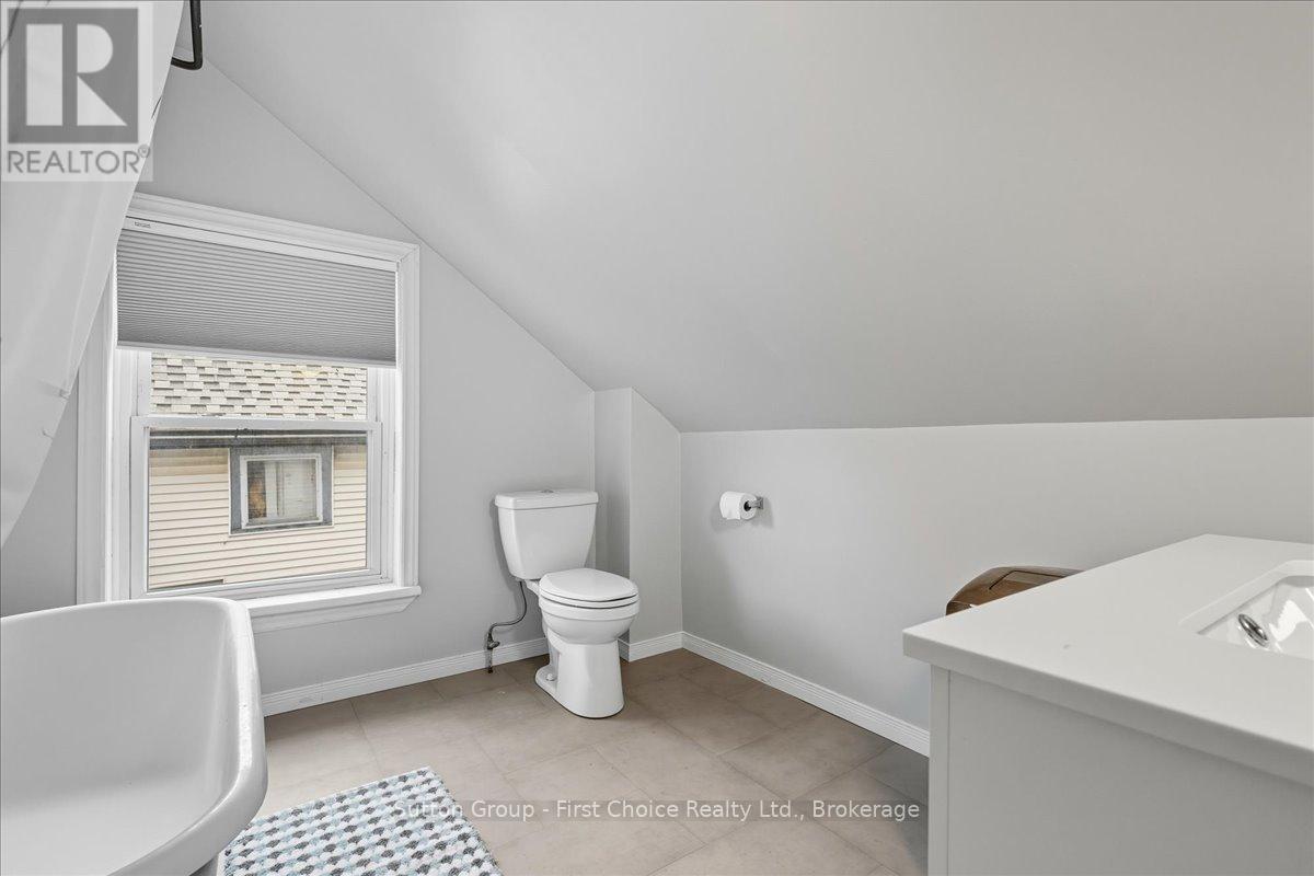 235 Wellington Street, Stratford, Ontario  N5A 2L7 - Photo 27 - X12452695