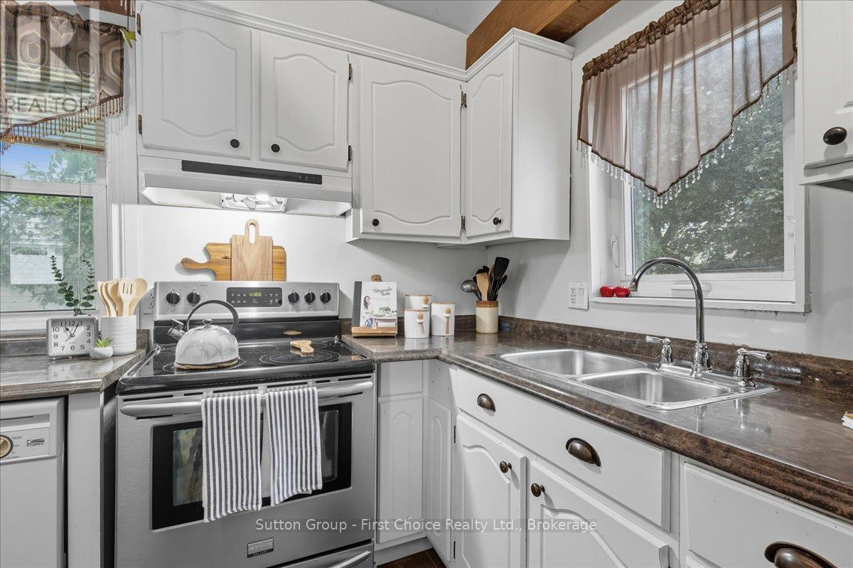 235 Wellington Street, Stratford, Ontario  N5A 2L7 - Photo 9 - X12452695