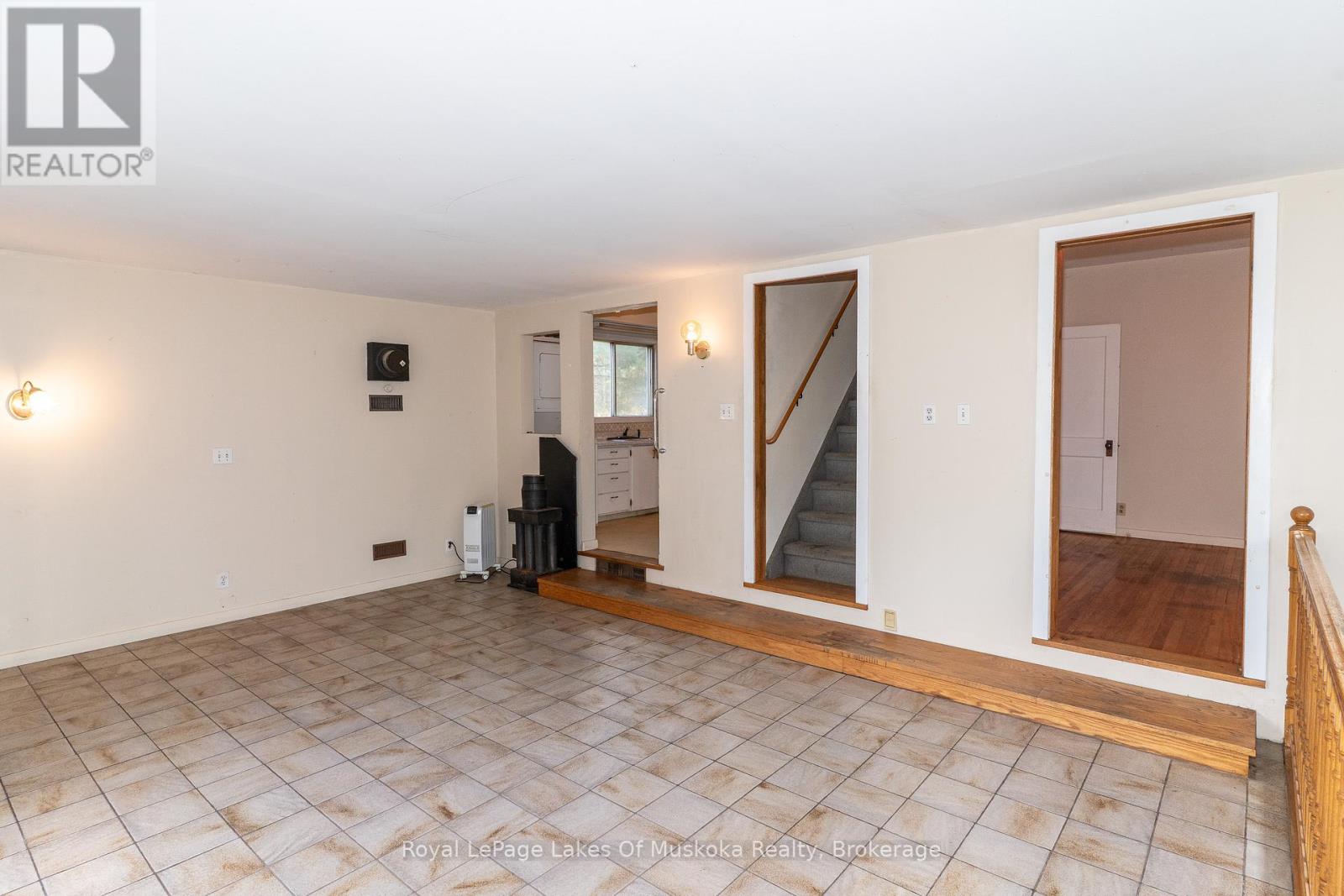 1015 Hewlitt Road, Muskoka Lakes, Ontario  P1L 0J4 - Photo 9 - X12453677