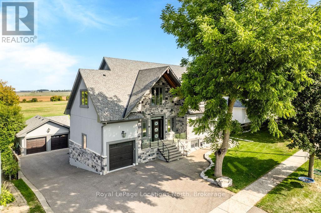 22 East John Street, Innisfil, Ontario  L0L 1L0 - Photo 4 - N12454213