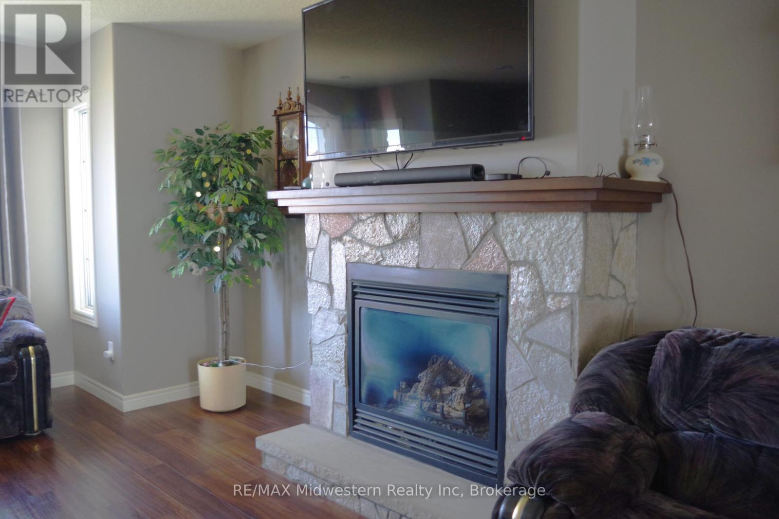 161 Brock Street, West Perth, Ontario  N0K 1P0 - Photo 9 - X12454297
