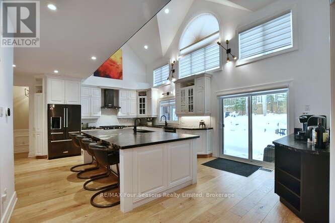 129 Blueski George Crescent, Blue Mountains, Ontario  L9Y 0S9 - Photo 11 - X12454792