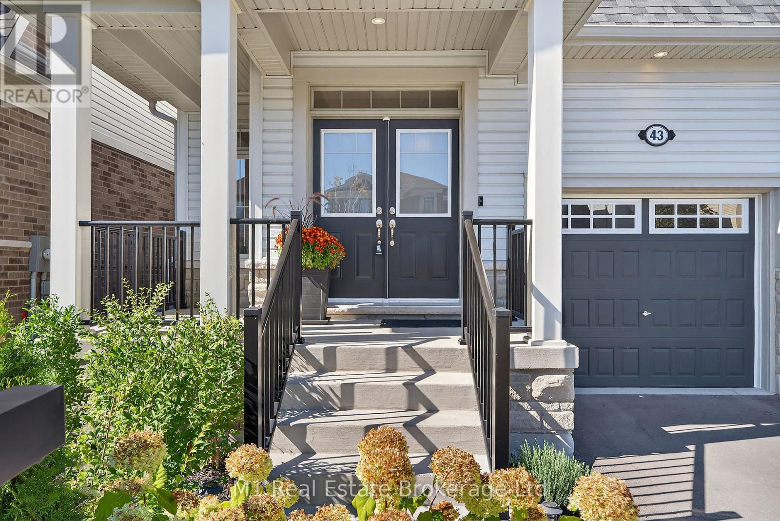 43 Harpin Way W, Centre Wellington, Ontario  N1M 0H7 - Photo 3 - X12454888