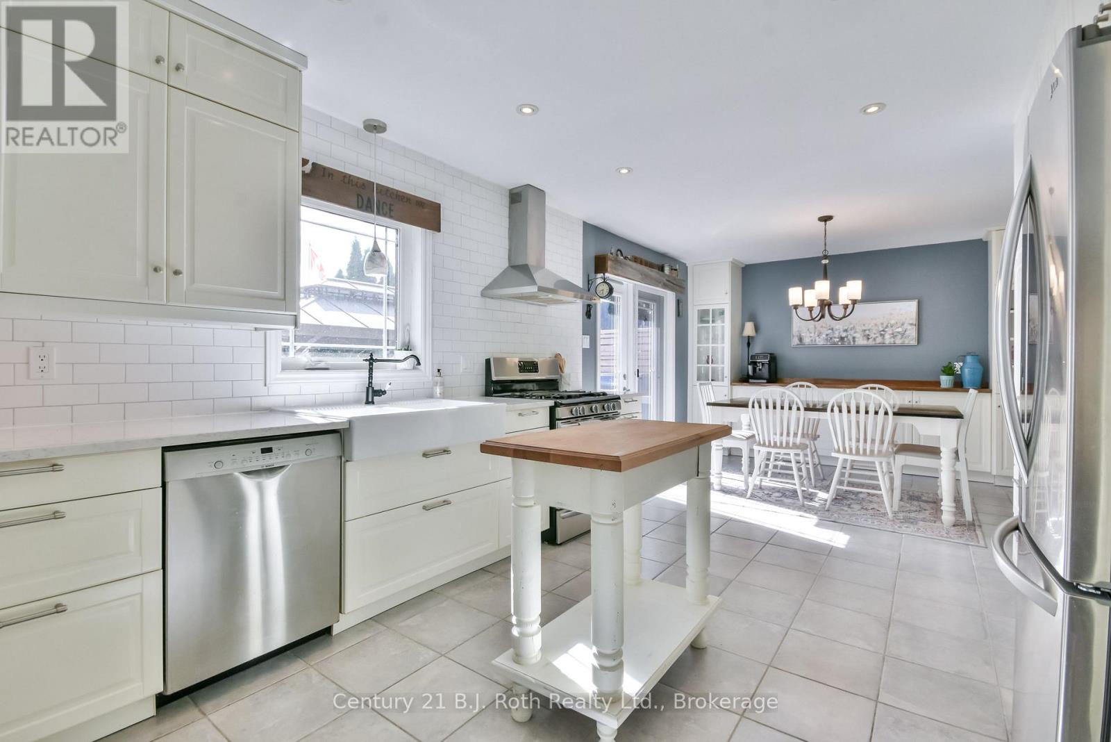 49 Sulky Drive, Penetanguishene, Ontario  L9M 1J4 - Photo 11 - S12455338