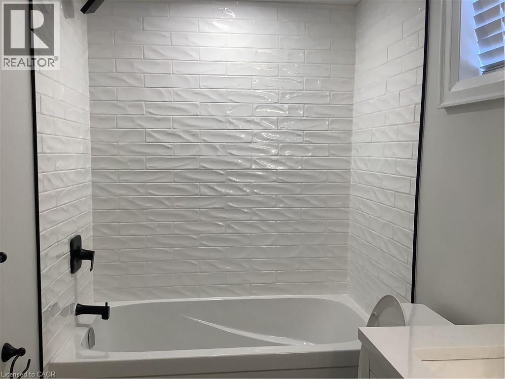 229 West 18th Street, Hamilton, Ontario  L9C 4H1 - Photo 10 - 40778072