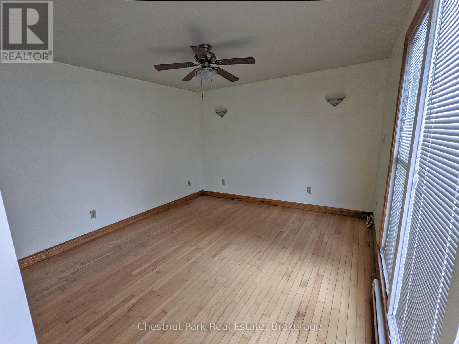 319 Berford Street, South Bruce Peninsula, Ontario  N0H 2T0 - Photo 5 - X12457075