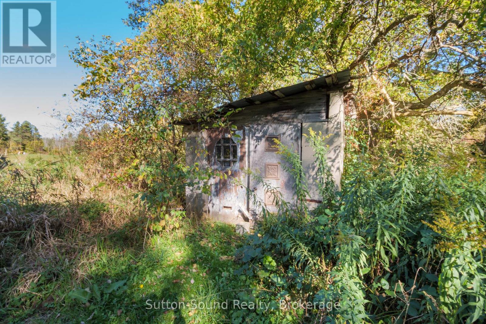 19733 Hwy 6 Highway, Georgian Bluffs, Ontario  N1M 2W3 - Photo 28 - X12458152